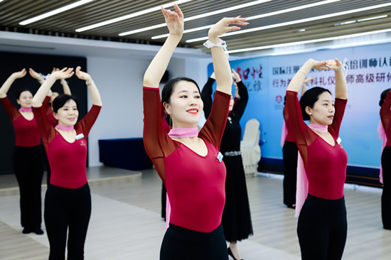 女人之美在于形體,做一個姿態(tài)優(yōu)雅的女人