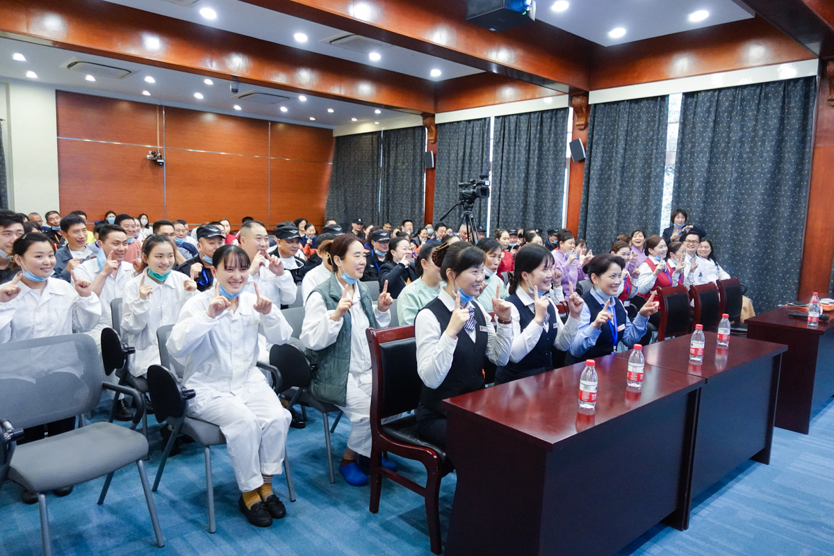 修齊禮儀書院上海復旦大學附屬中山醫(yī)院《醫(yī)護服務禮儀培訓》4.jpg