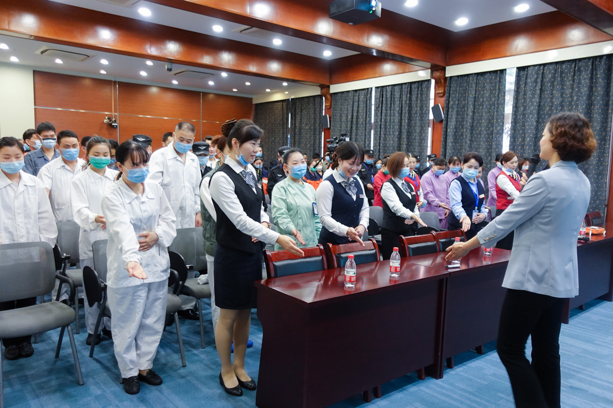 修齊禮儀書院上海復旦大學附屬中山醫(yī)院《醫(yī)護服務禮儀培訓》6.jpg